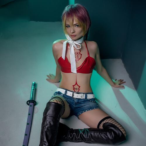 Shura Kirigakure with a confident smile, holding her sword, Blue Exorcist cosplay