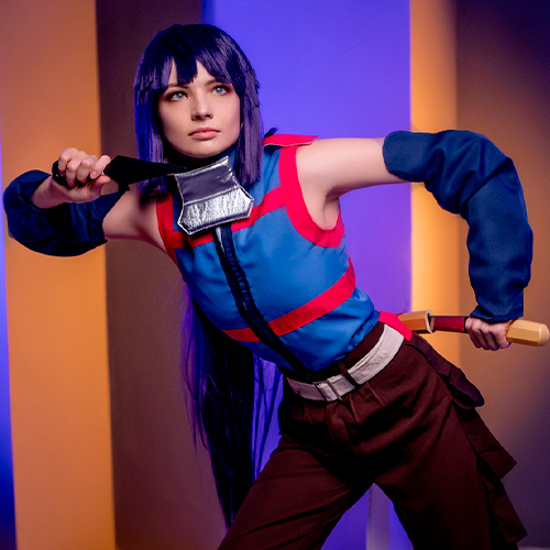 Akatsuki cosplay from Log Horizon. The model takes a dynamic, battle-ready stance, holding a kunai in her right hand and gripping a sword with her left. Dressed in traditional ninja attire, she crouches with a focused expression, ready to attack. The background features a vibrant mix of blue, orange, and purple lighting, adding depth to the scene.