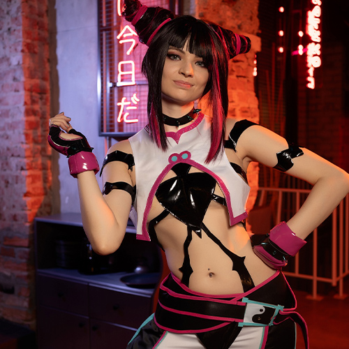 Juri Han confidently stands in front of a neon-lit background, her pose exuding her signature bold and fierce energy. Her distinctive hairstyle, with black and pink-tinted buns, complements the edgy look of her outfit. The detailing of the costume, with its cutouts and vibrant pink accents, highlights her daring personality. The Japanese neon sign behind her adds a touch of urban flair, enhancing the character’s rebellious aesthetic and bringing the scene to life