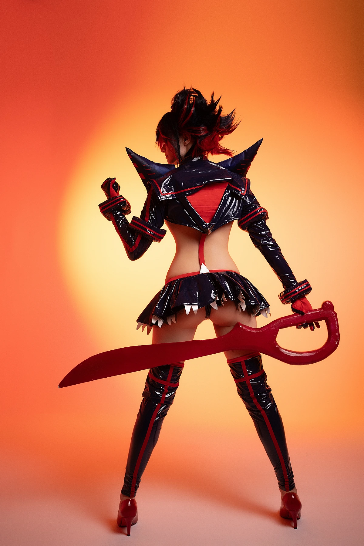 Ryuko Matoi cosplay rear angle orange backlight scissor blade horizontal glossy Senketsu outfit Kill la Kill studio