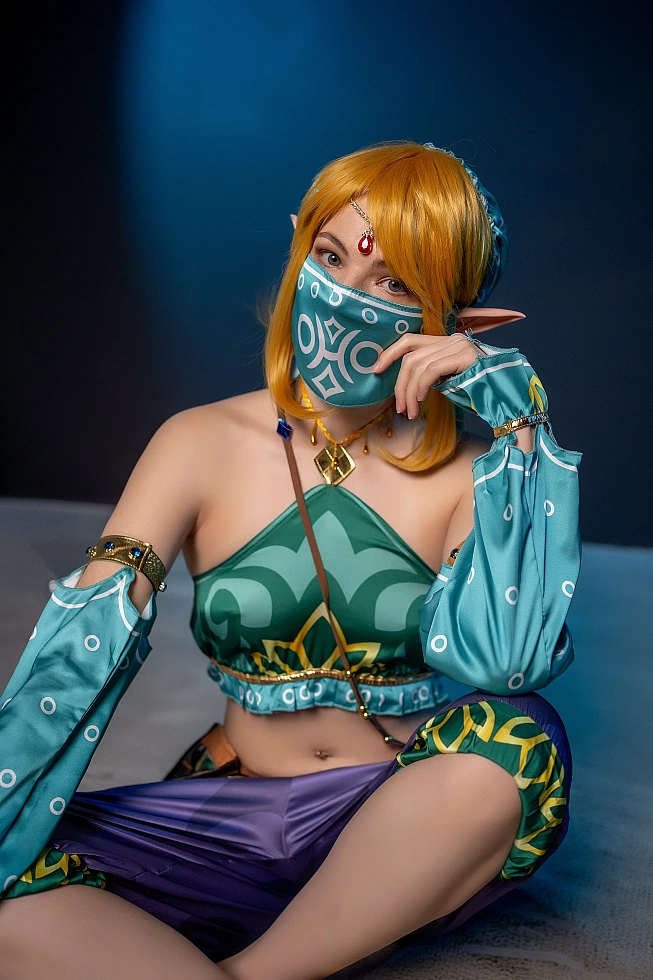 Gerudo Link cosplay close-up portrait with veil mask and pointed ears