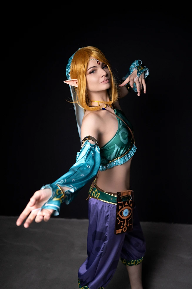 Gerudo Link cosplay full body with open arms on black background