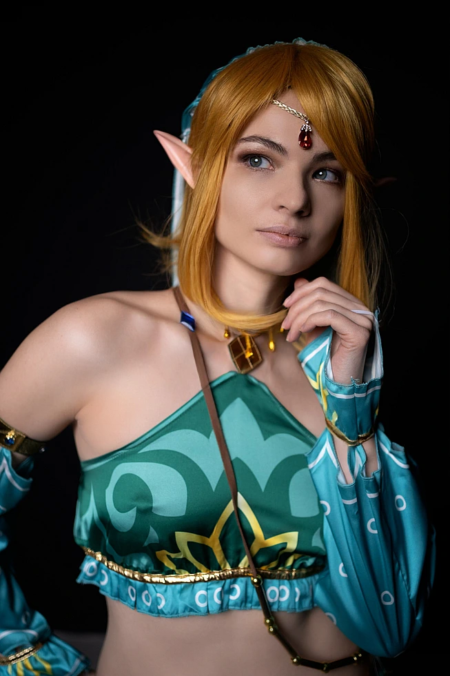 Gerudo Link cosplay back view with raised arm and open-back top