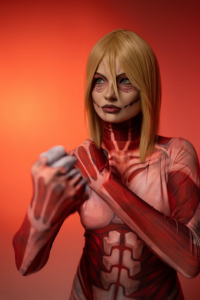 Female Titan cosplay portrait, red background, Annie Leonhart, clenched fist, Shingeki no Kyojin cosplay