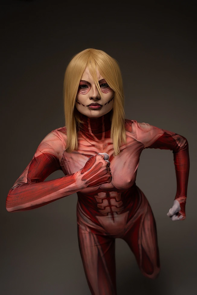 Female Titan cosplay charging run, Annie Leonhart high-impact action, anatomical muscle bodysuit, cinematic AOT cosplay