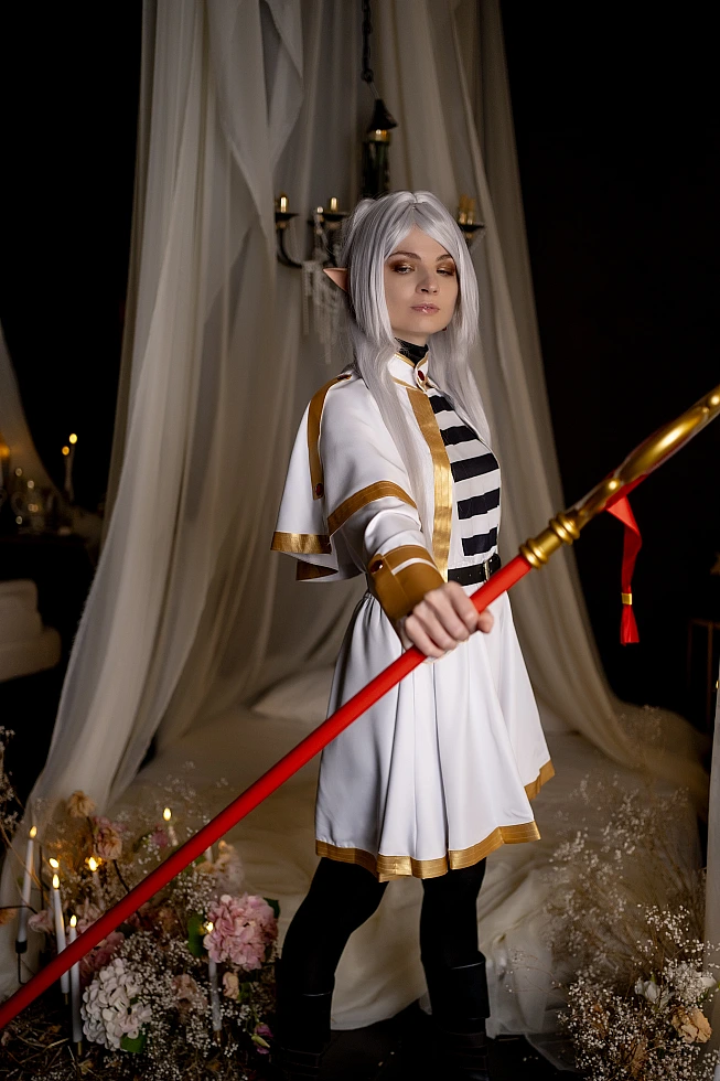 Frieren battle stance cosplay - elf mage action pose with staff from Sousou no Frieren anime