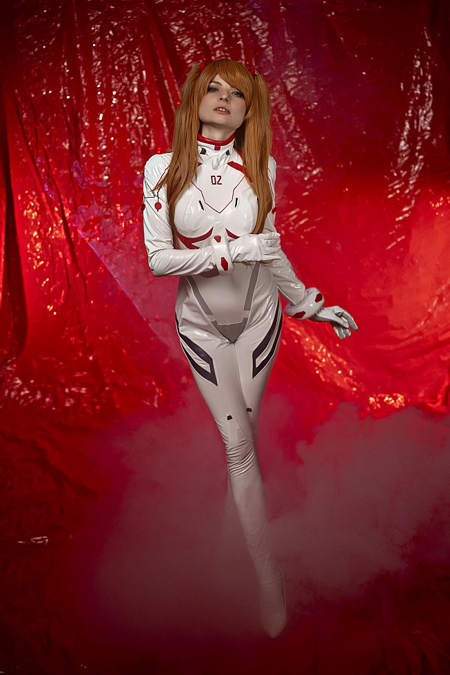 Asuka Langley Cosplay — White Rebuild Plugsuit Standing Figure Emerging from White Ground Fog, Upward Transcendent Gaze, Intense Red Crinkled Backdrop